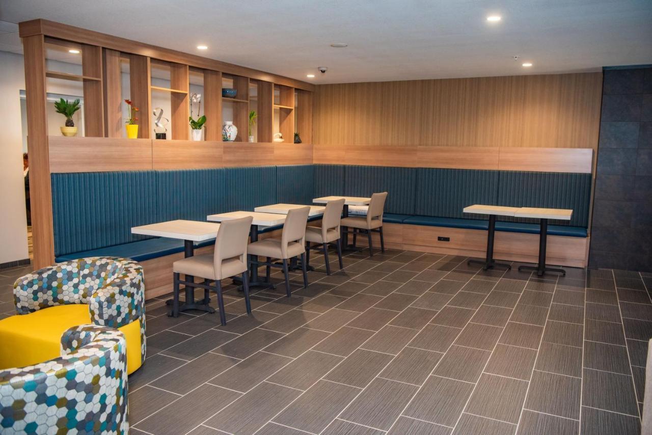 Microtel Inn & Suites By Wyndham Carlisle Bagian luar foto