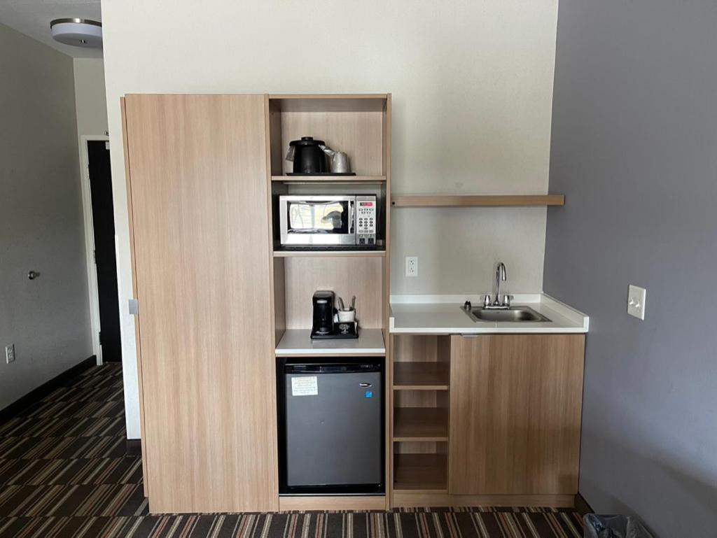 Microtel Inn & Suites By Wyndham Carlisle Bagian luar foto