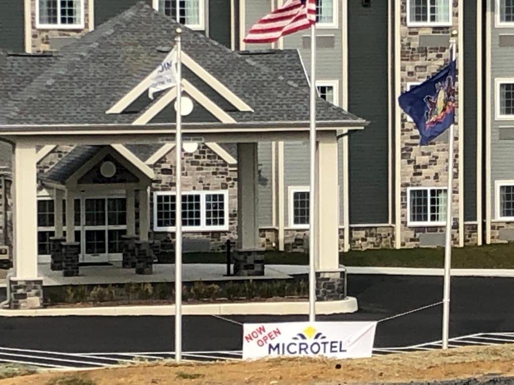 Microtel Inn & Suites By Wyndham Carlisle Bagian luar foto
