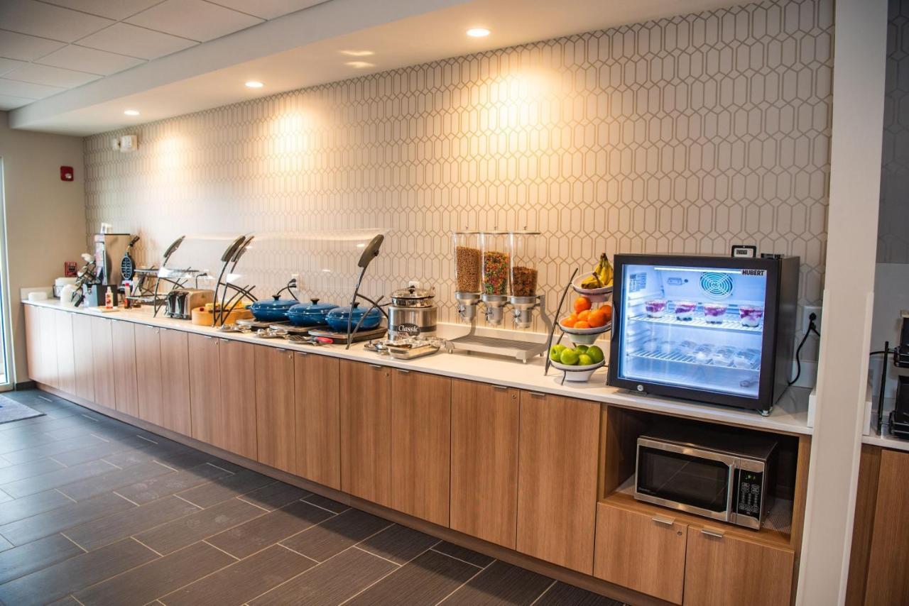 Microtel Inn & Suites By Wyndham Carlisle Bagian luar foto